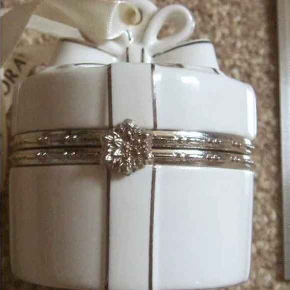 Set of all 4 Jared Exclusive Pandora Ornaments - Picture 4 of 4